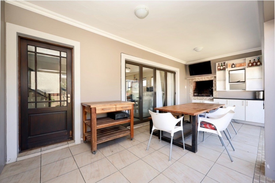 3 Bedroom Property for Sale in Kraaibosch Western Cape
